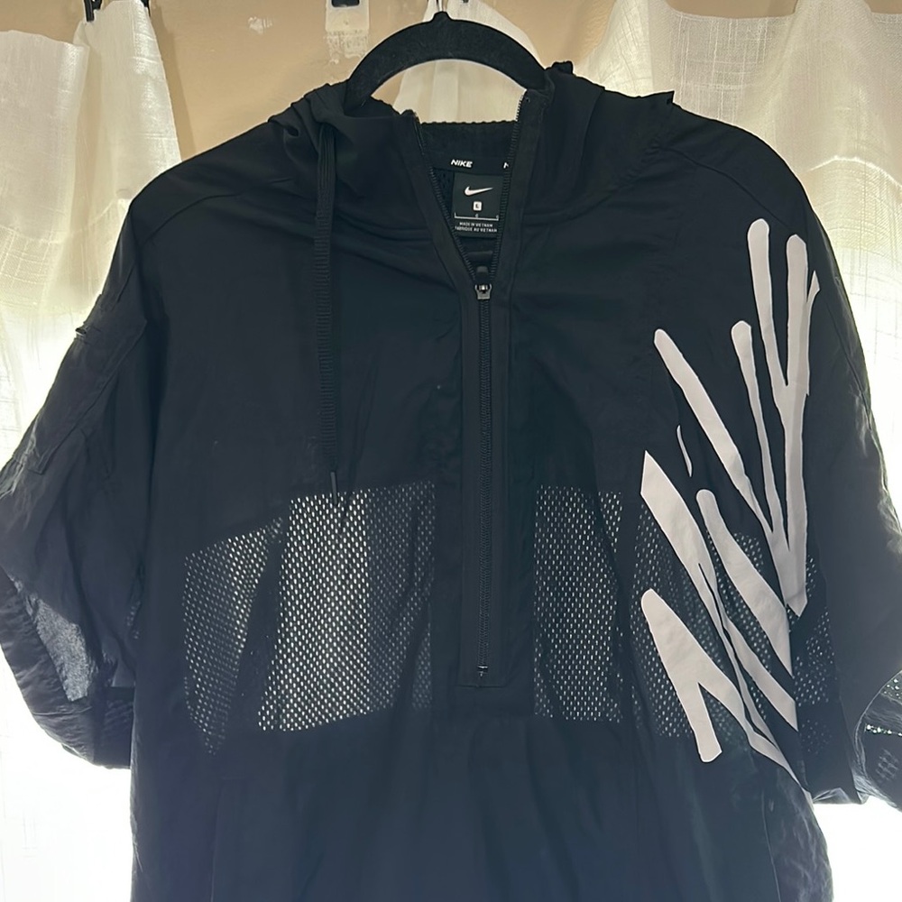Nike Black and White Graphic windbreaker short sleeve Jacket